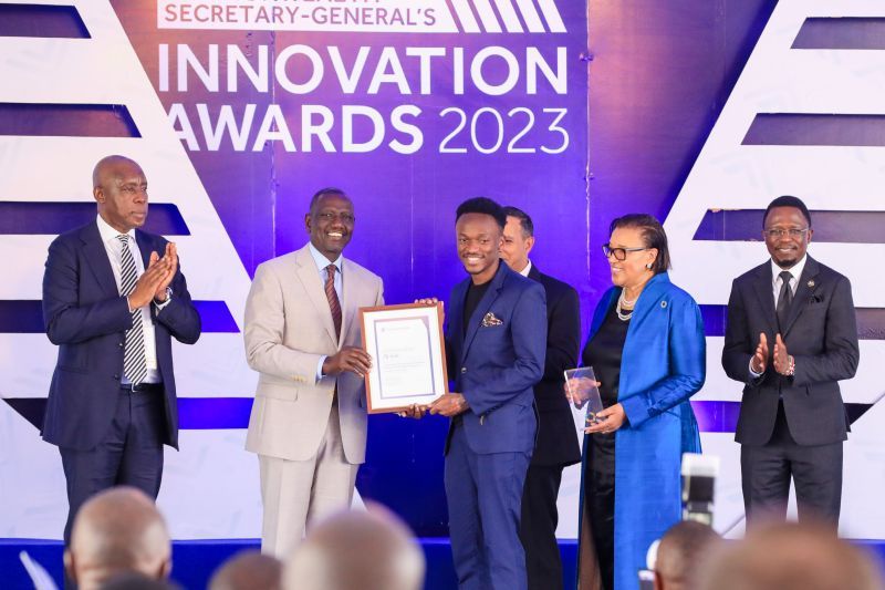 Elly Savatia getting an award by the Kenyan president Cover Image