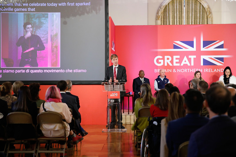 Minister Timms speaking on stage at the reception 