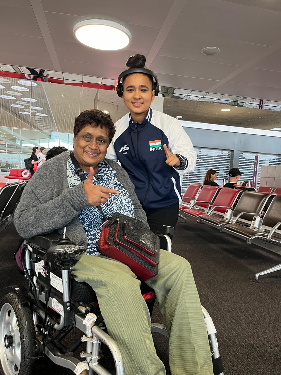 Shivani with Paralympian Aruna Tanvar at GDI Hub reception in grand room, smiling at the camara